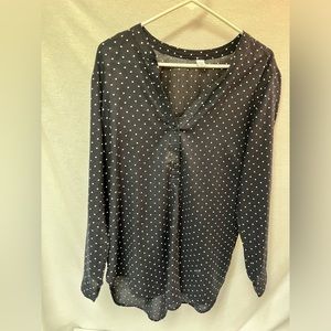 Old Navy B&W polka dot sz Large rounded neck shirt with buttons long sleeves